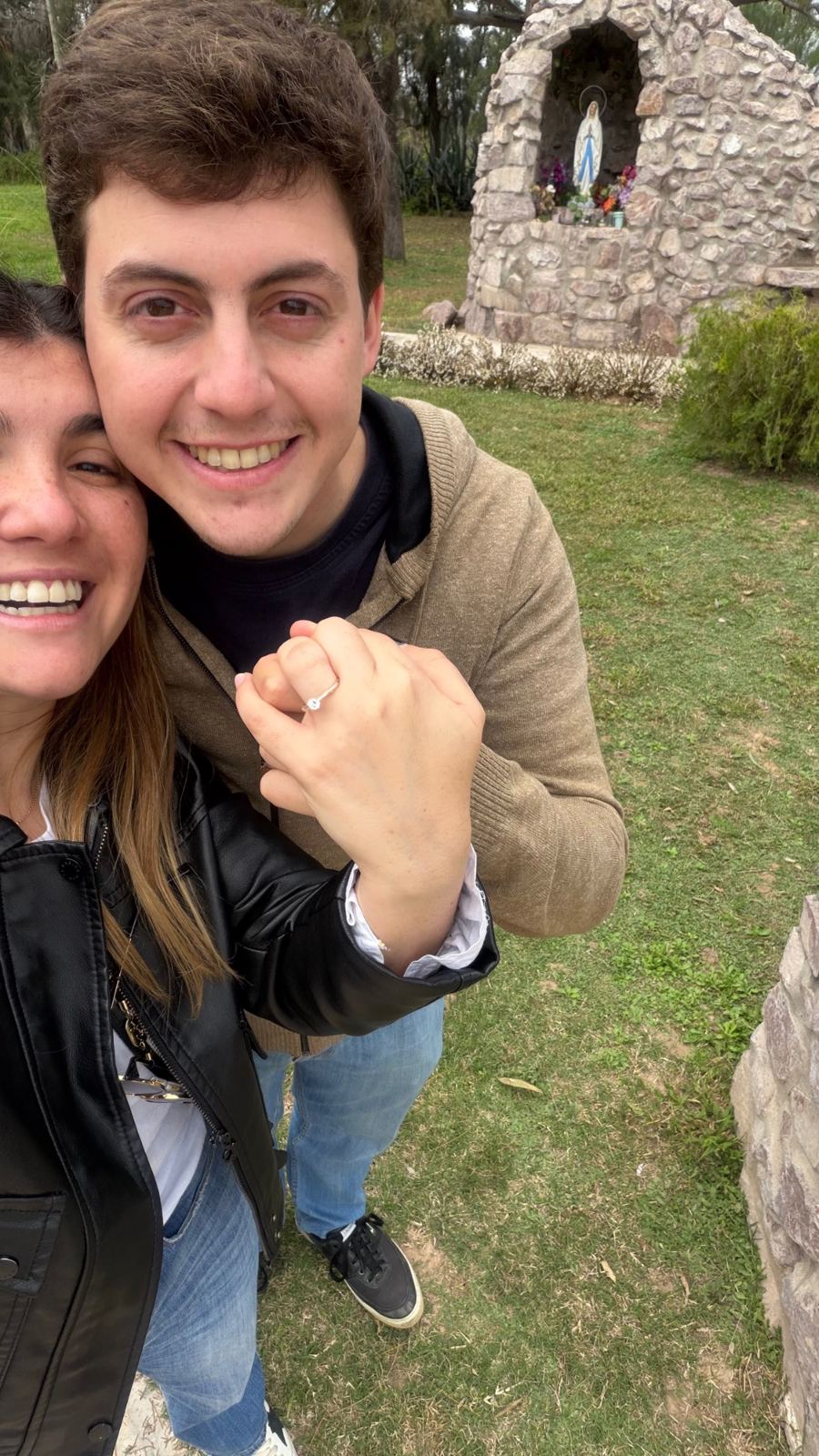 Lourdes y Pablo en su compromiso
